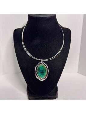 Jones New York 3 Strand Silver Tone Wire Necklace W/ Green Pendant (6346-1-2)